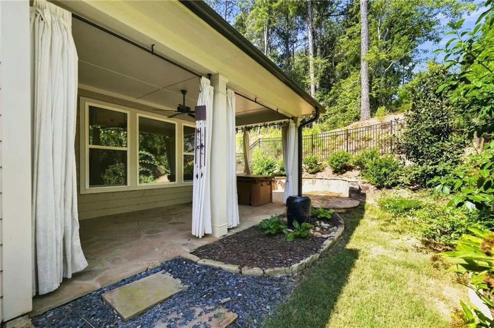 201 Floral Valley Drive Woodstock, GA 30188