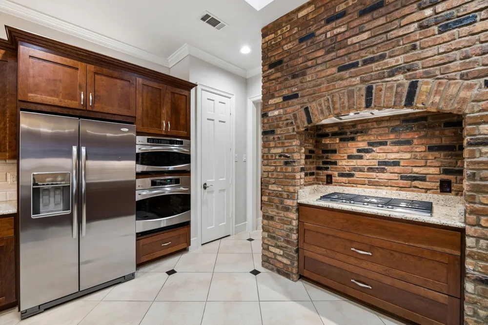 7233 Helsem Bend Dallas, TX 75230