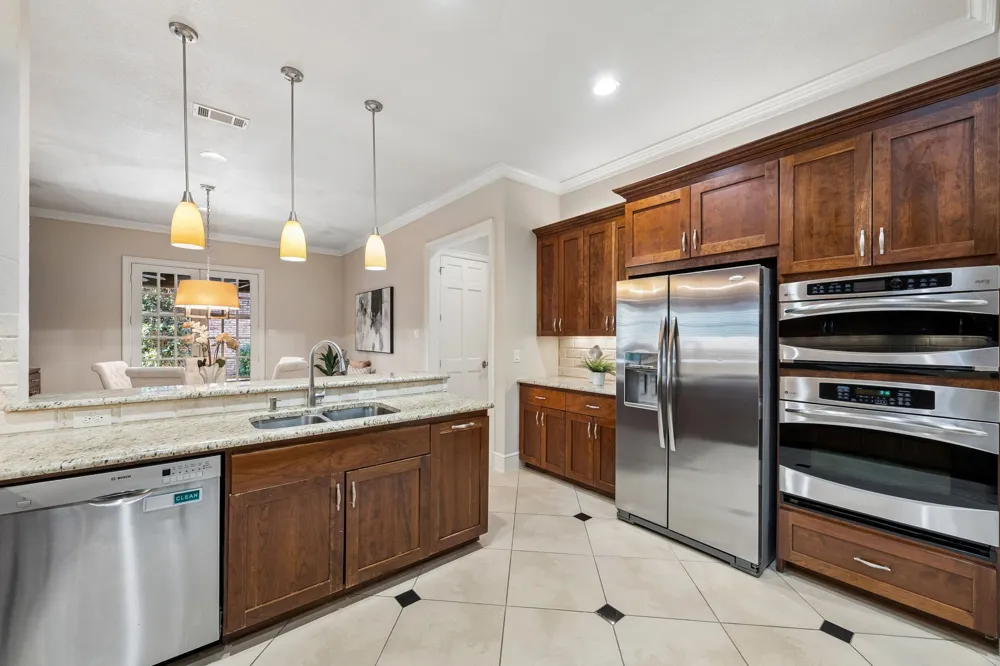 7233 Helsem Bend Dallas, TX 75230