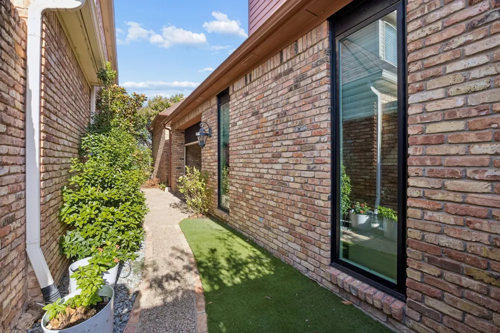 7233 Helsem Bend Dallas, TX 75230