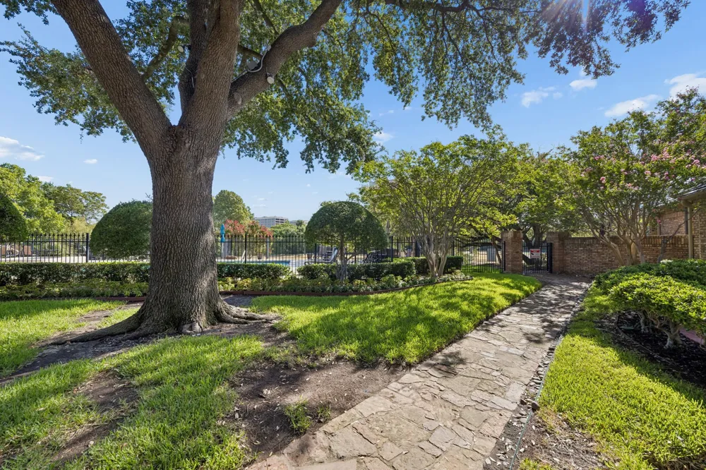 7233 Helsem Bend Dallas, TX 75230