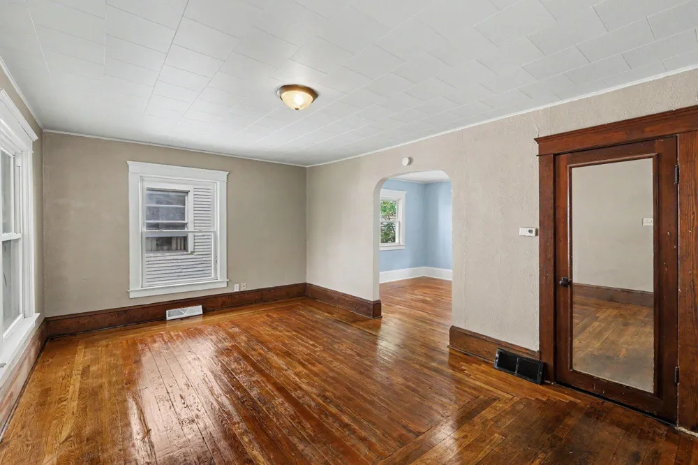 547 Pleasant Street Jackson, MI 49202