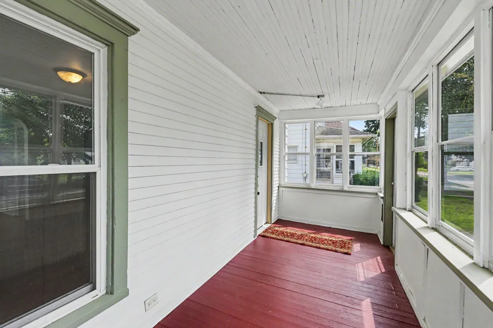 547 Pleasant Street Jackson, MI 49202