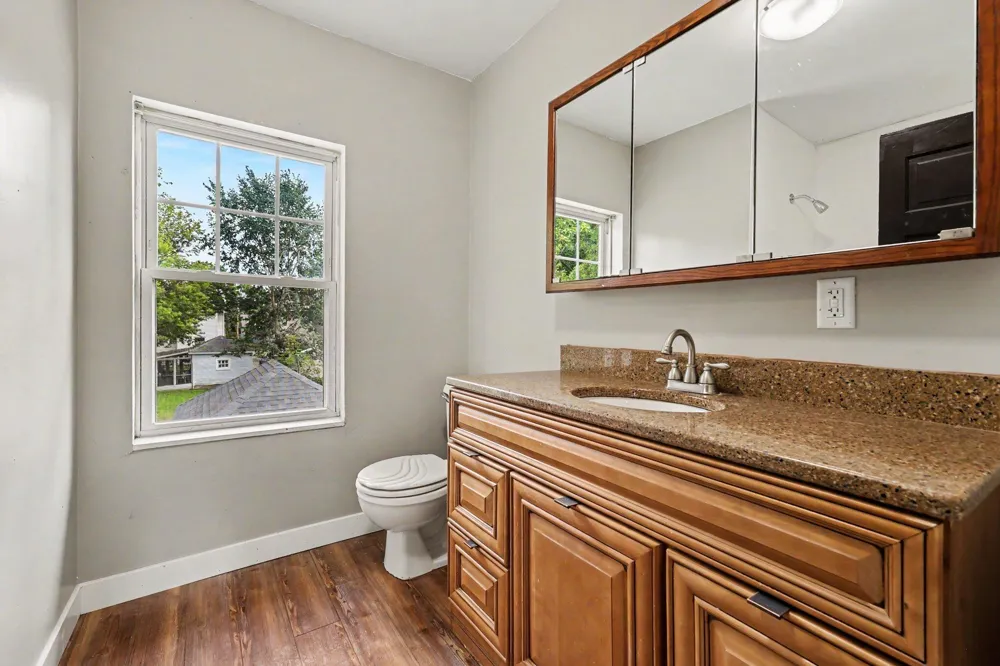 547 Pleasant Street Jackson, MI 49202