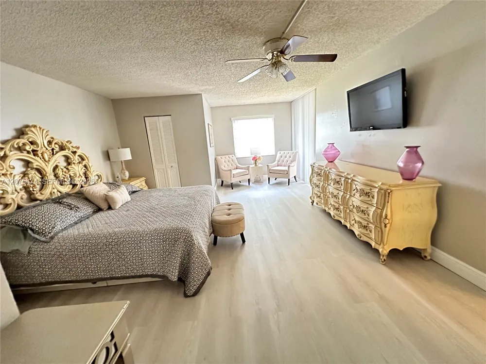 3910 Inverrary Blvd #202-B Lauderhill, FL 33319