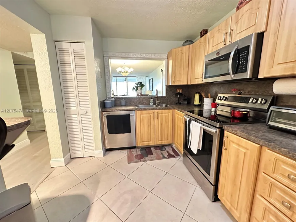 3910 Inverrary Blvd #202-B Lauderhill, FL 33319