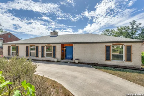 414 E HATHAWAY DR