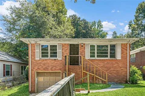 1329 Nash Road NW