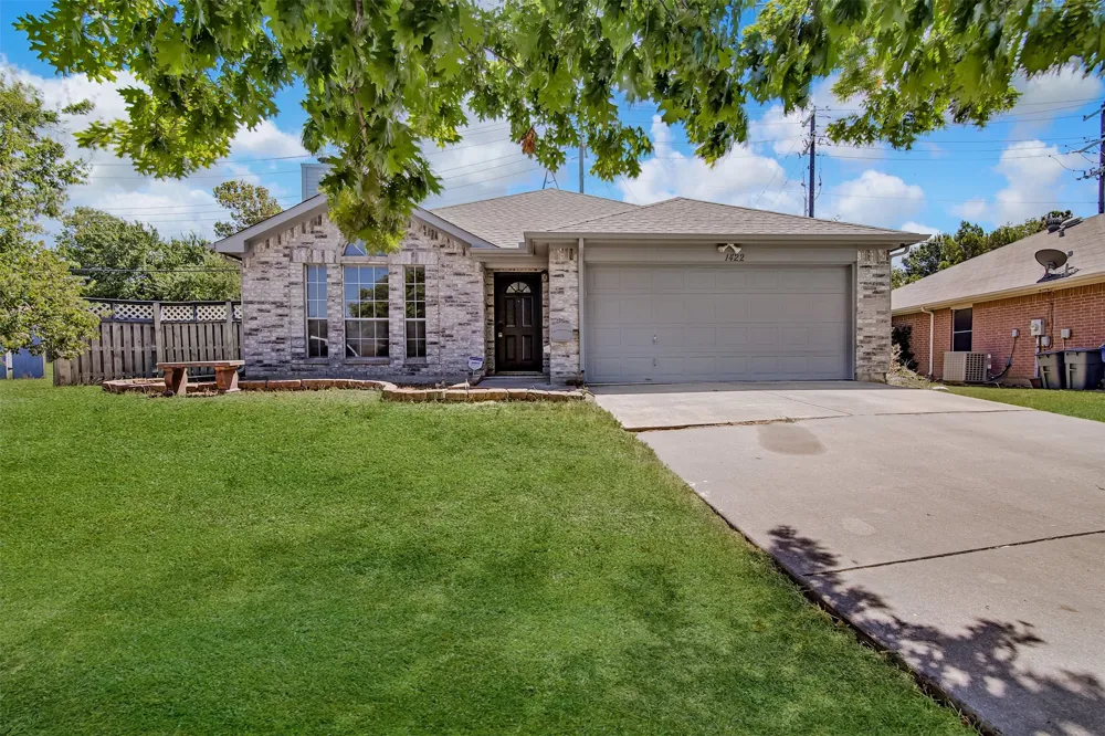 1422 Misty Meadow Drive Midlothian, TX 76065