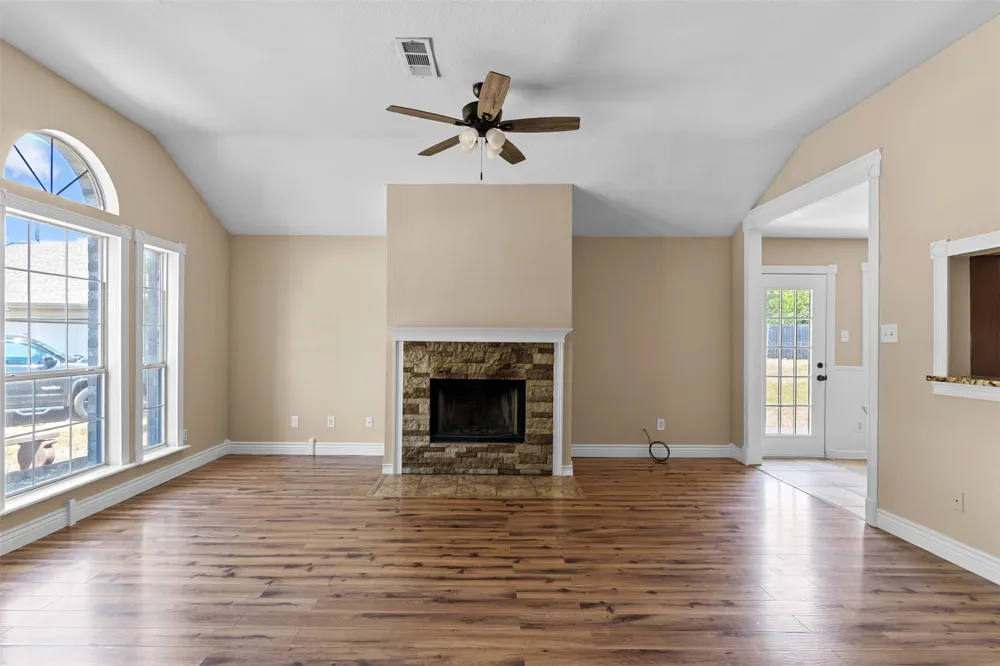 1422 Misty Meadow Drive Midlothian, TX 76065