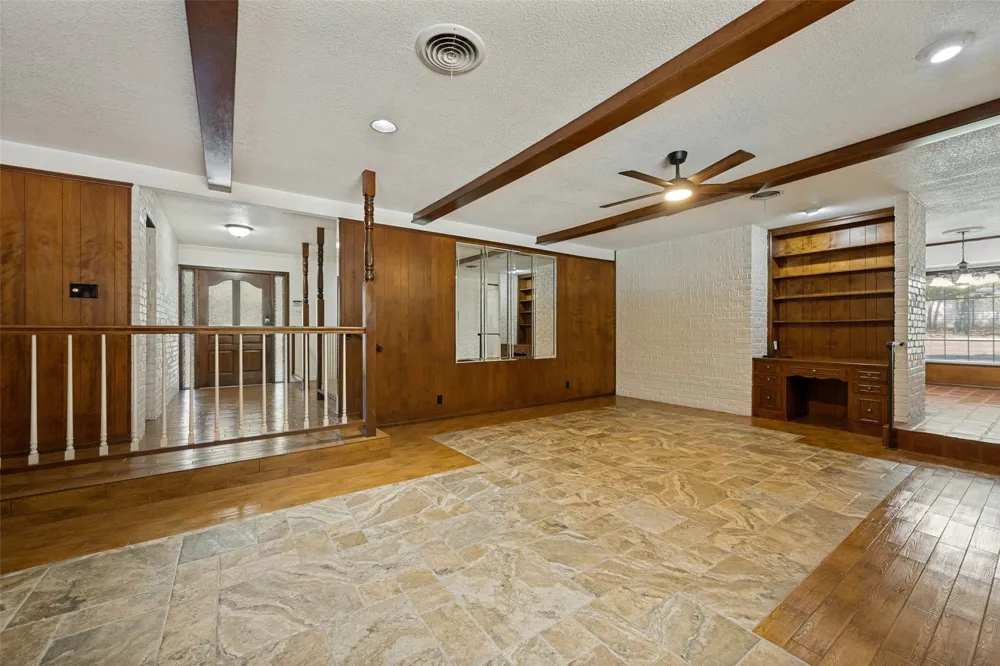 832 Wheelwood Drive Hurst, TX 76053