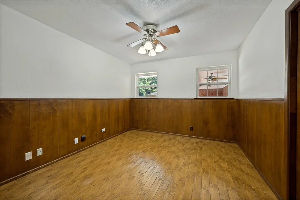 832 Wheelwood Drive Hurst, TX 76053