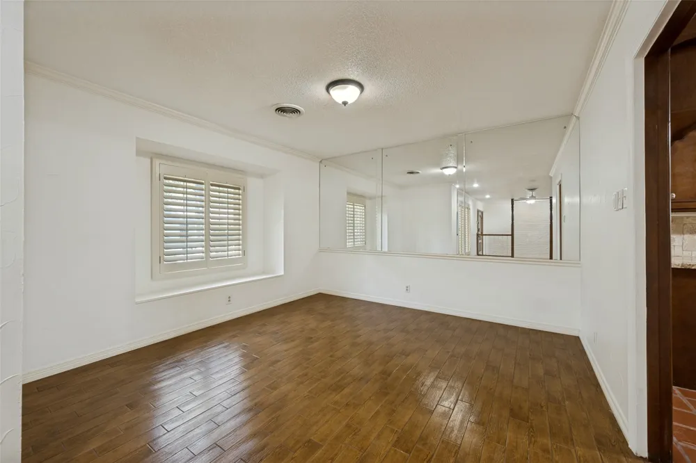 832 Wheelwood Drive Hurst, TX 76053