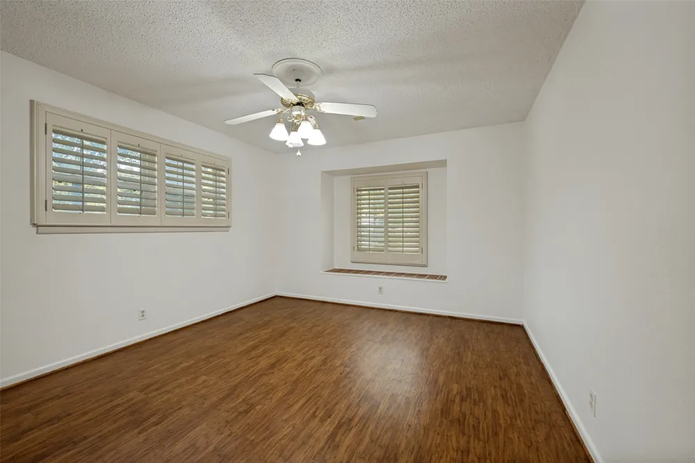 832 Wheelwood Drive Hurst, TX 76053