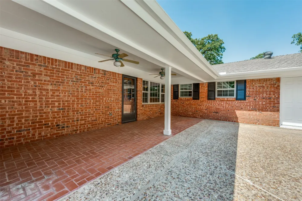 832 Wheelwood Drive Hurst, TX 76053