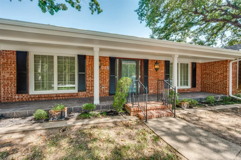 832 Wheelwood Drive Hurst, TX 76053
