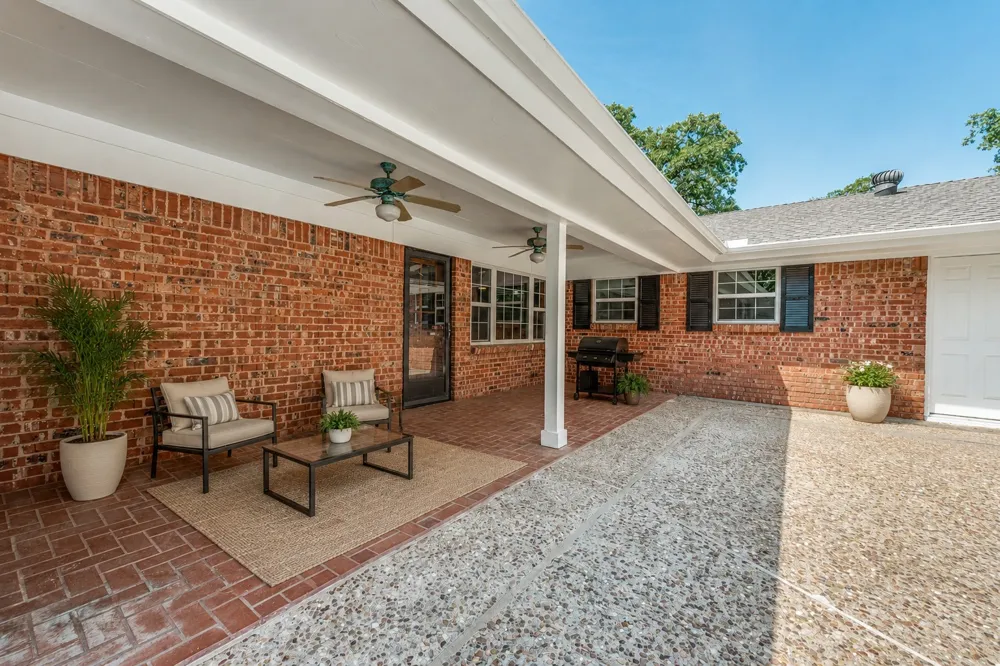 832 Wheelwood Drive Hurst, TX 76053