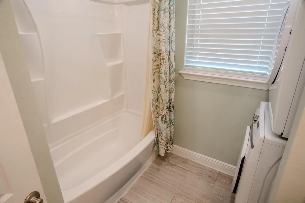 246 Seagull Sargent, TX 77414