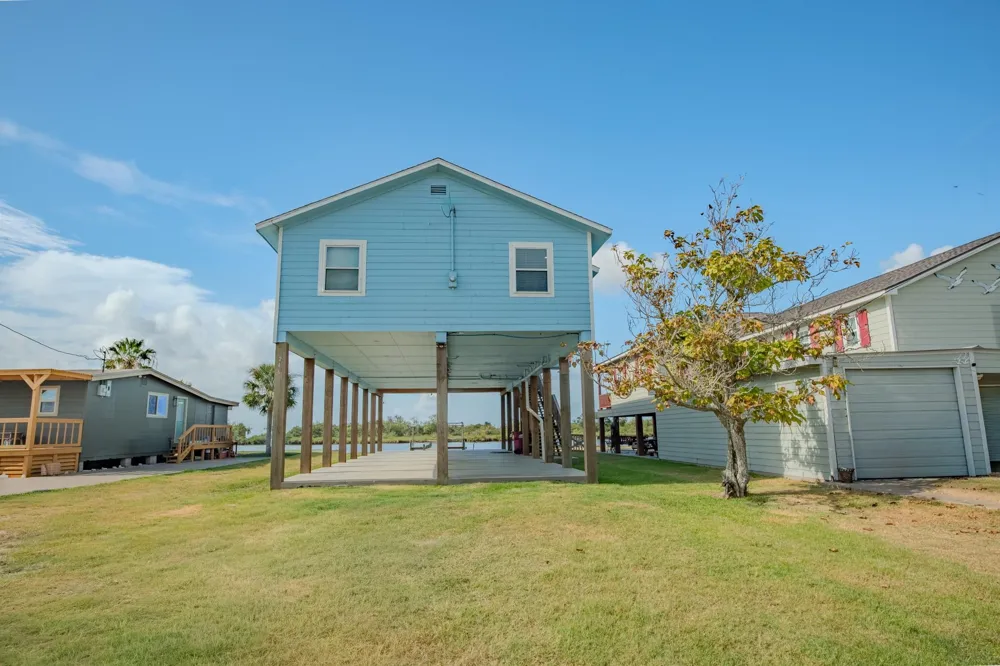 246 Seagull Sargent, TX 77414