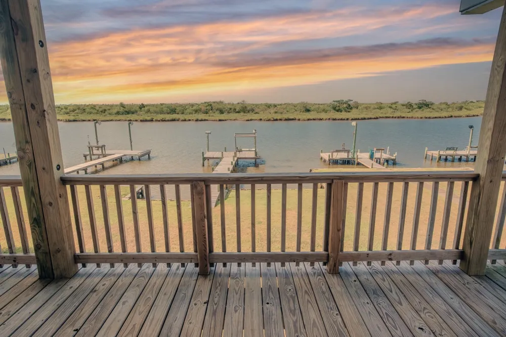 246 Seagull Sargent, TX 77414