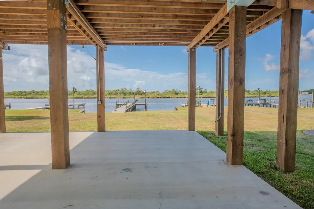 246 Seagull Sargent, TX 77414
