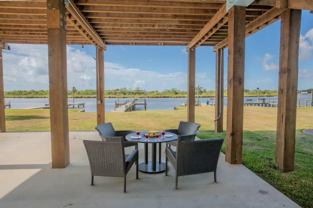 246 Seagull Sargent, TX 77414