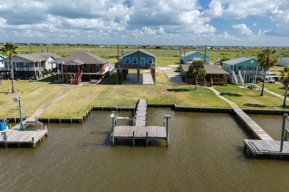 246 Seagull Sargent, TX 77414