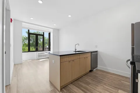327 COMMUNIPAW AVE