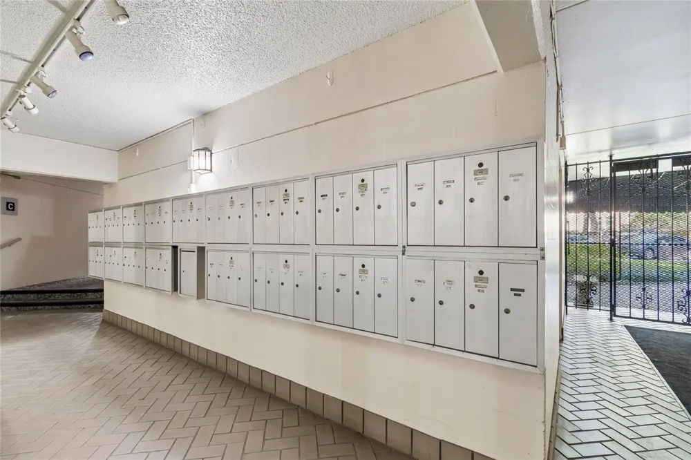 3325 BAYSHORE BOULEVARD #A12 Tampa, FL 33629