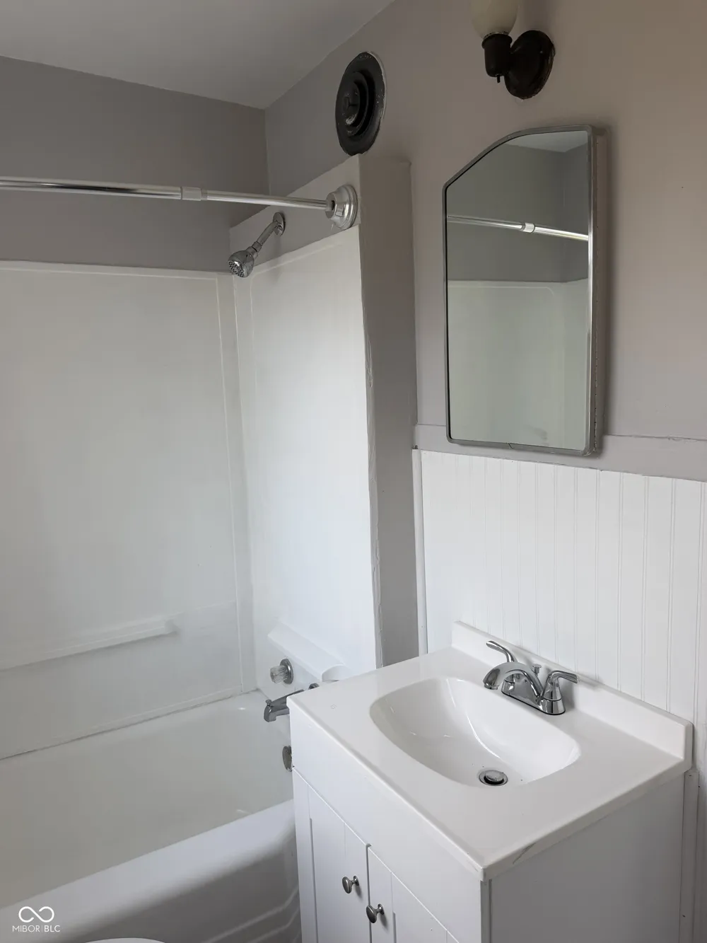 3015 S Holt #B Indianapolis, IN 46221