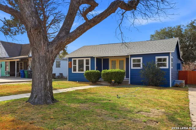 2038 W Woodlawn San Antonio, TX 78201