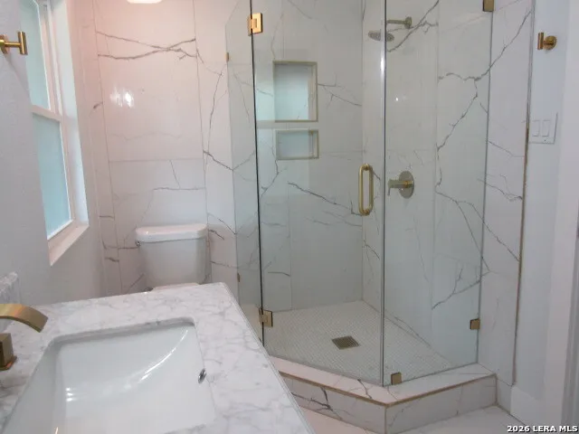 2038 W Woodlawn San Antonio, TX 78201