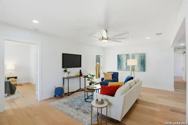2038 W Woodlawn San Antonio, TX 78201