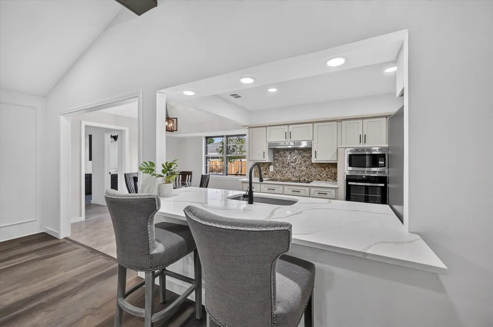 1004 Rosewood Drive DeSoto, TX 75115