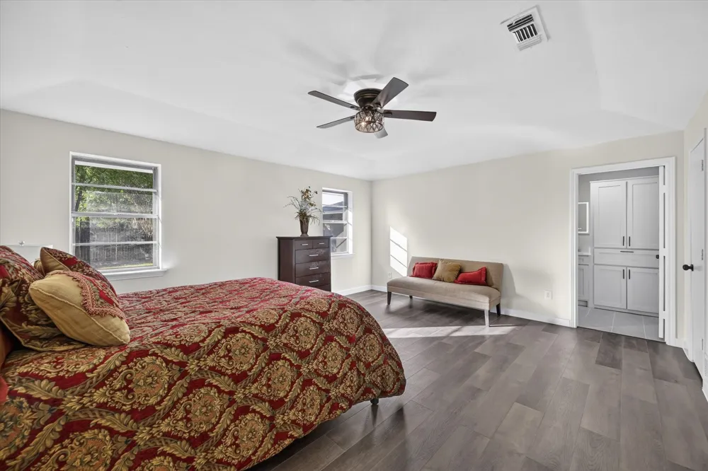 1004 Rosewood Drive DeSoto, TX 75115