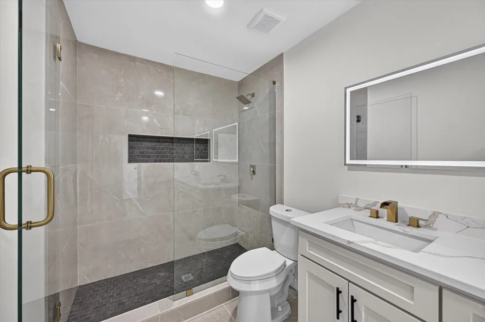 1004 Rosewood Drive DeSoto, TX 75115
