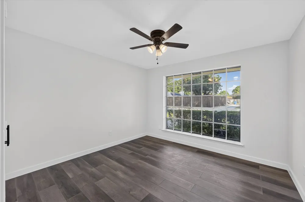 1004 Rosewood Drive DeSoto, TX 75115