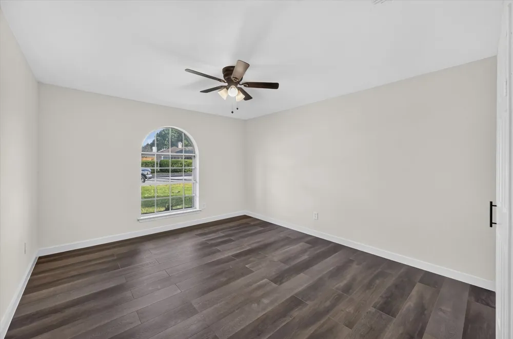 1004 Rosewood Drive DeSoto, TX 75115