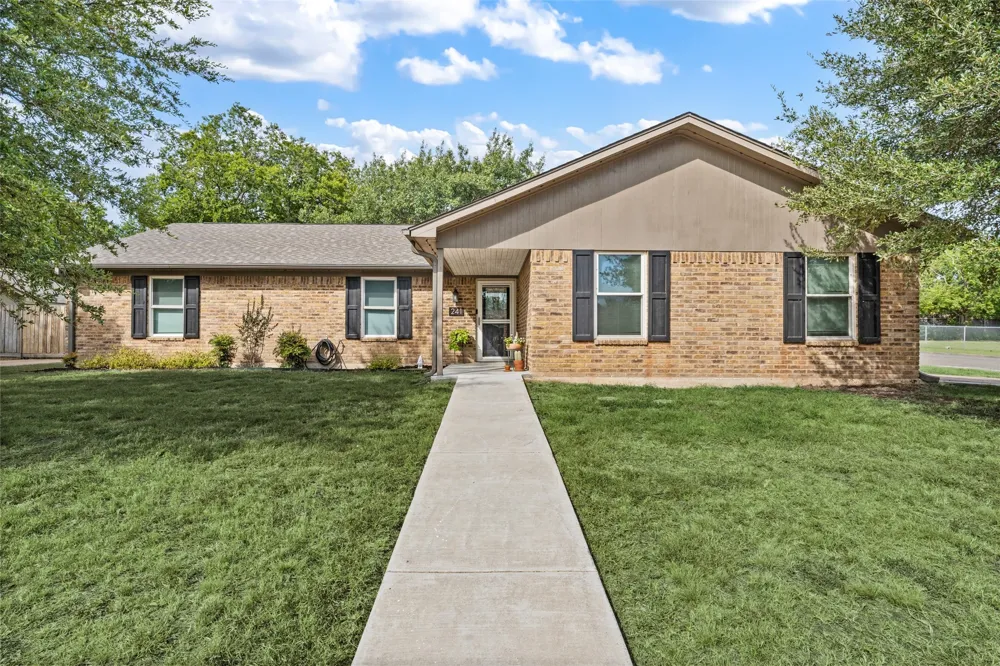 241 Crockett Lane Hewitt, TX 76643