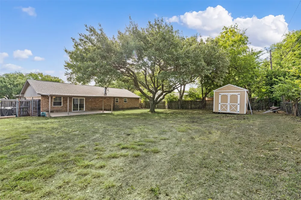241 Crockett Lane Hewitt, TX 76643