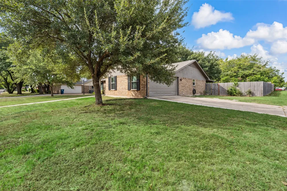 241 Crockett Lane Hewitt, TX 76643