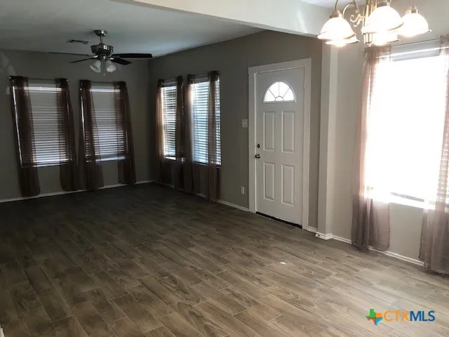 630 E Pine Street Seguin, TX 78155