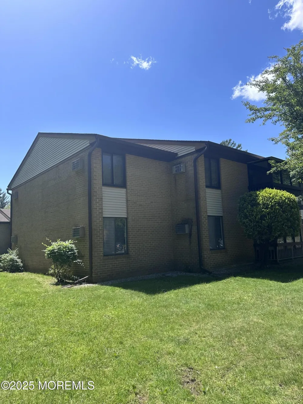 32 Meadow Green Circle #F Manalapan, NJ 07726
