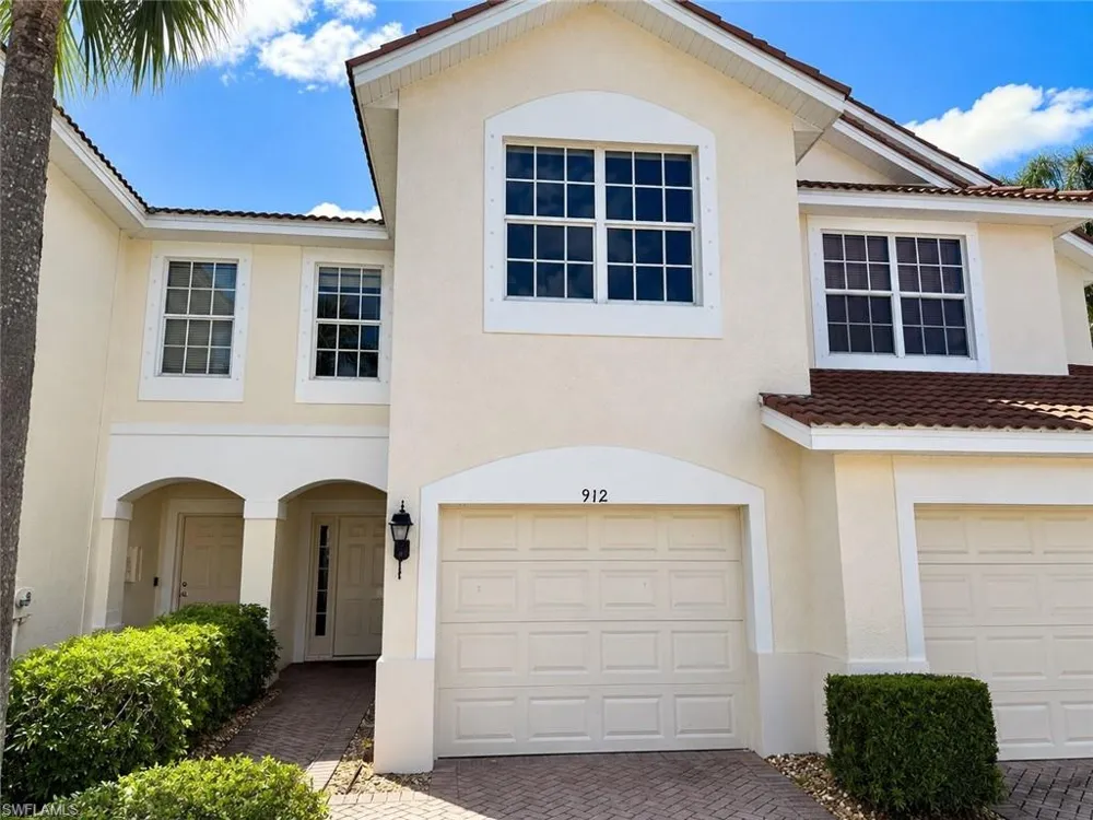 912 Hampton Circle #92 Naples, FL 34105