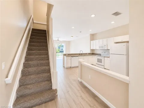 912 Hampton Circle #92