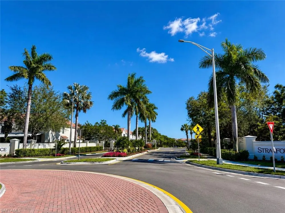 912 Hampton Circle #92 Naples, FL 34105