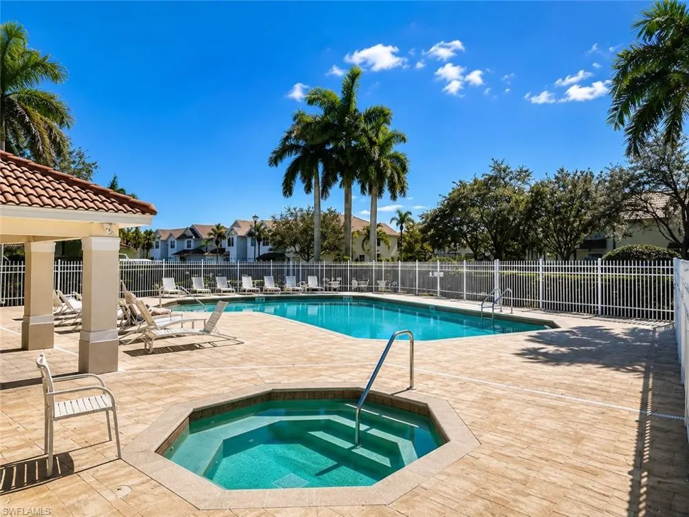 912 Hampton Circle #92 Naples, FL 34105