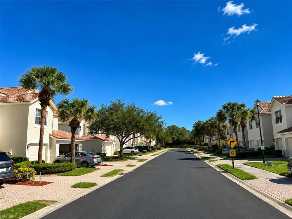 912 Hampton Circle #92 Naples, FL 34105