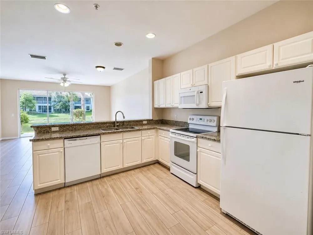 912 Hampton Circle #92 Naples, FL 34105