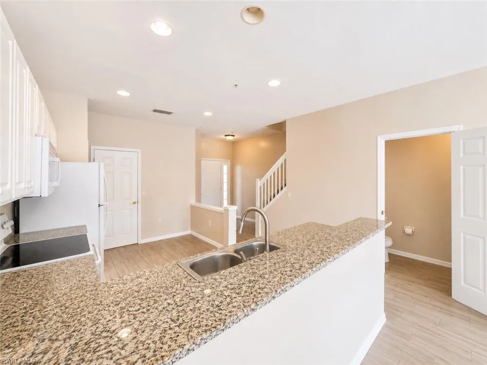 912 Hampton Circle #92 Naples, FL 34105